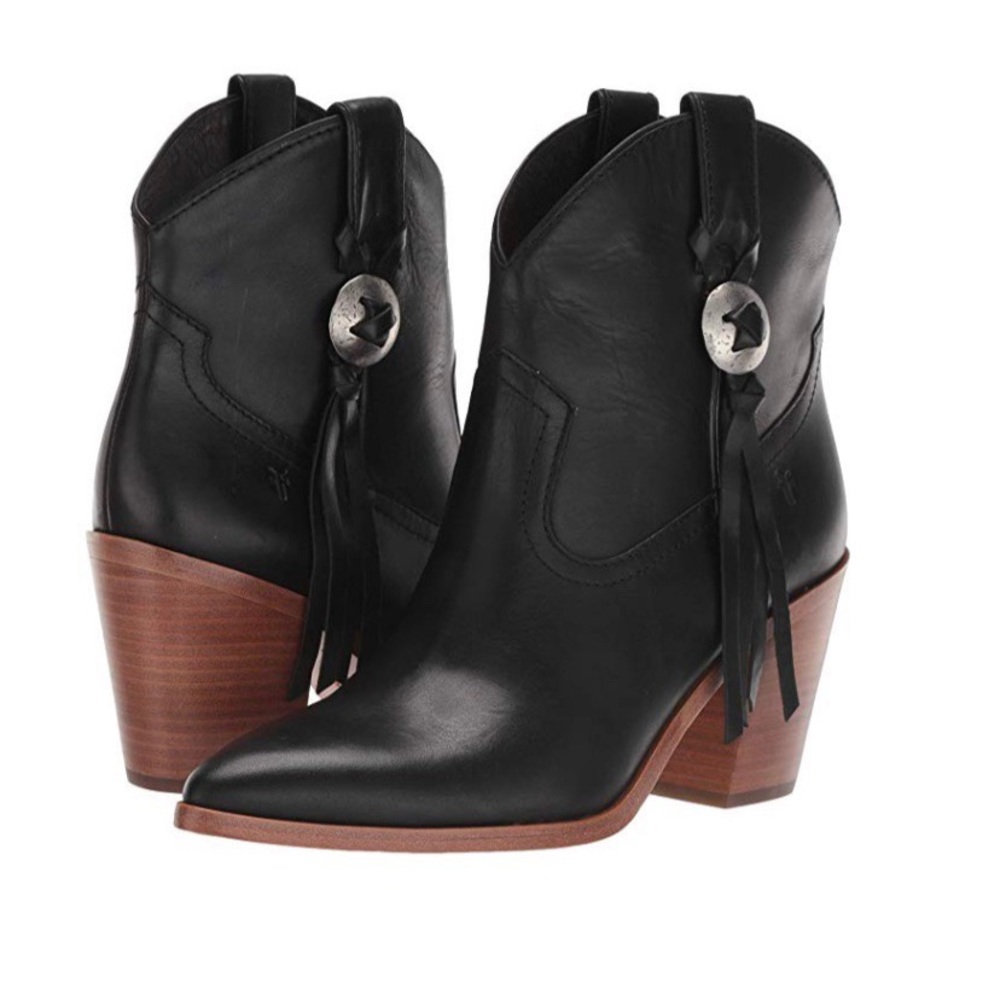 FRYE WOMEN FAYE CONCHO SHORT FASHION BOOT